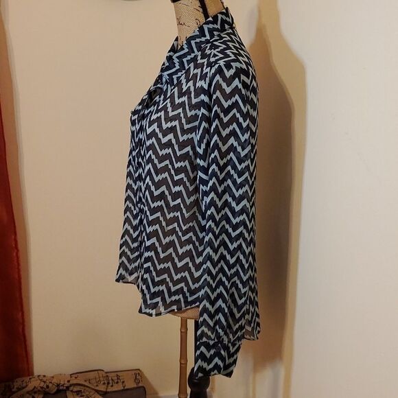 BCBGeneration chevron print top size Large - Picture 4 of 10